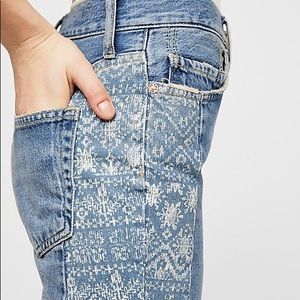 boyfriend jeans with side stripe